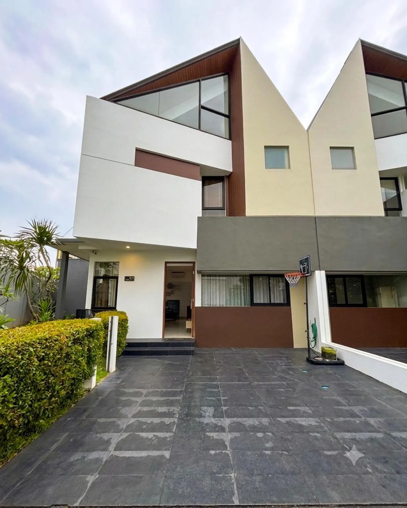 Rumah Dijual di Grand Trevista Rempoa, Fully Furnished dengan SHM
